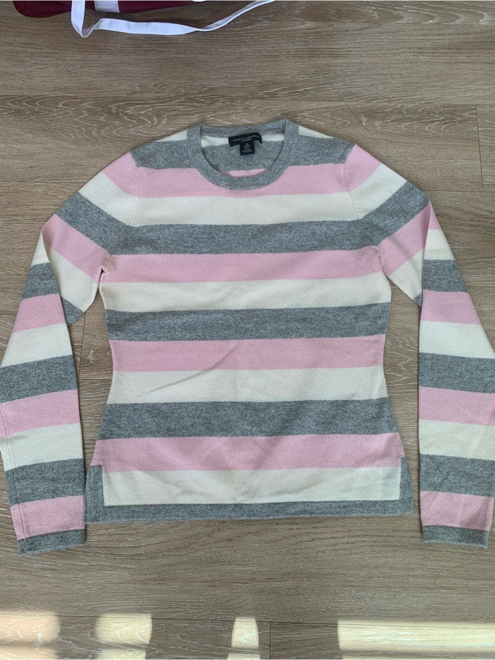 Banana Republic Cashmere Pink, Gray & Cream Pullover Sweater Size M